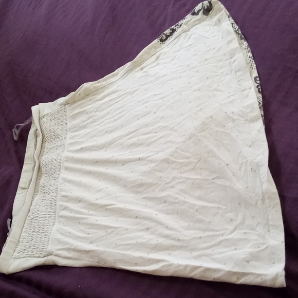 Strapless tee, garage brand tee. Super cute and comfy, flows over midsection. - Picture 3 of 3